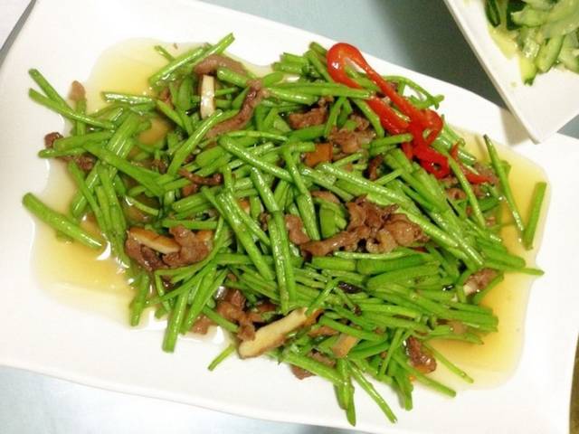 肉丝炒茼蒿图片