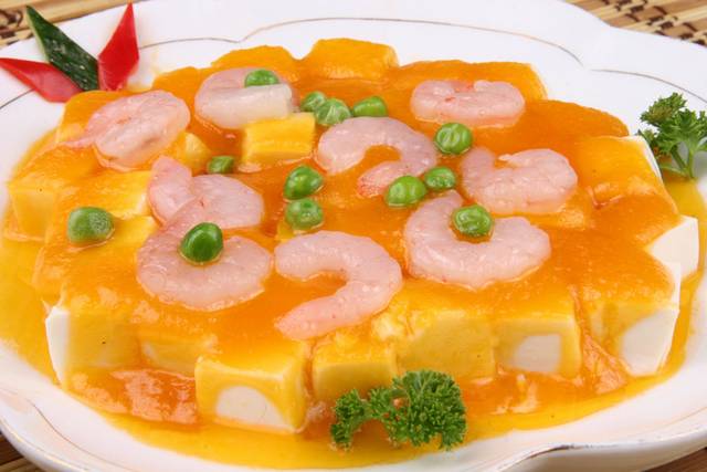 咸蛋黄虾仁豆腐图片2