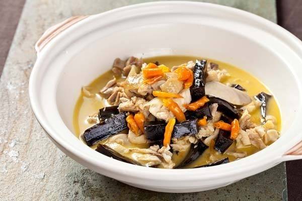 高清茯苓粑炖鸡图片