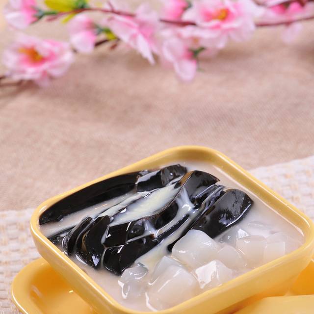 蒟蒻仙草椰冰图片