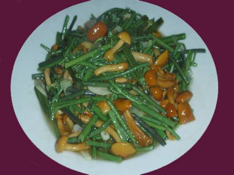 滑子菇炒山野菜11
