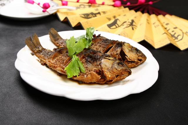 老北京酥焖鲫鱼图片