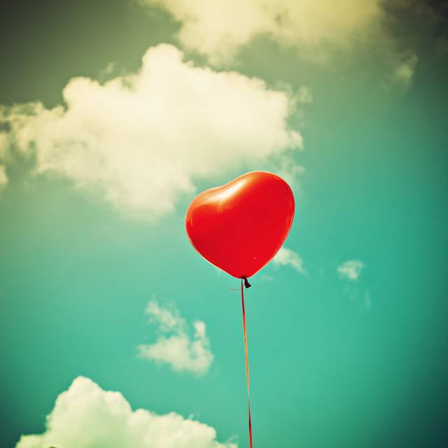 红色爱心气球装饰画素材2