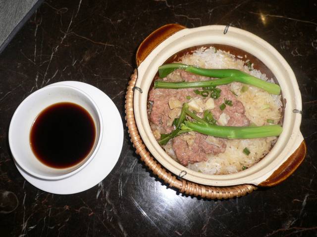 咸石斑肉饼煲仔饭图片