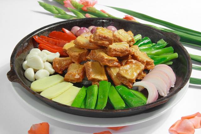 铁盘啫啫排骨餐饮图片