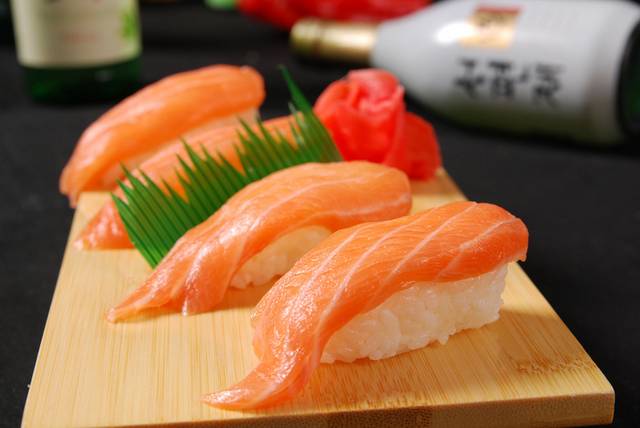 高清三文鱼寿司图片2