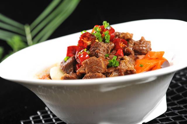 鸿运牛腩图片1