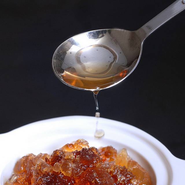 金丝枣炖桃油图片