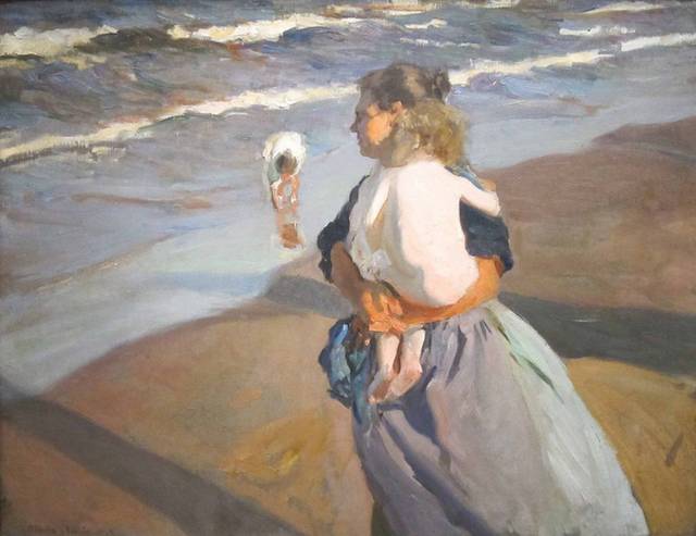 海边抱着孩子的女人装饰画