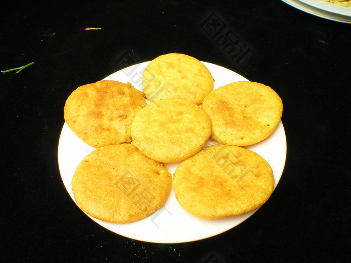 圆形香甜玉米饼食品图片