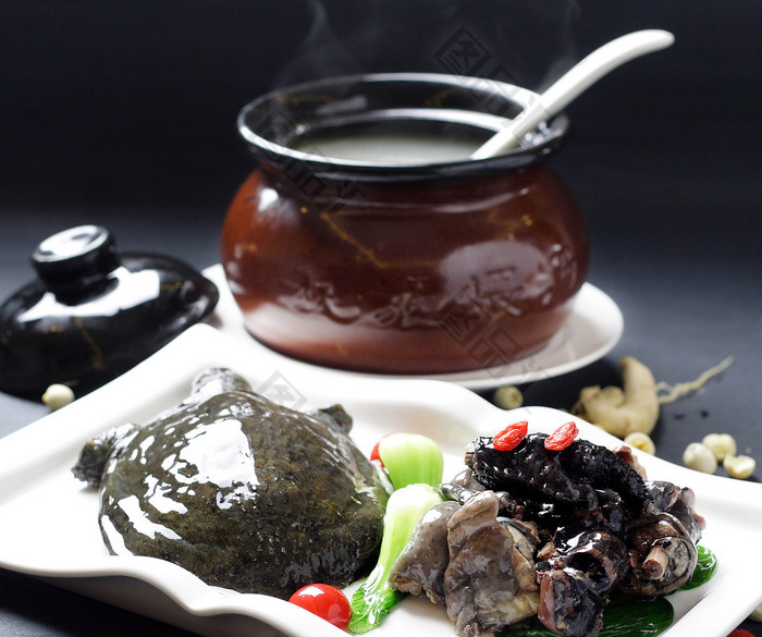 乌鸡炖甲鱼